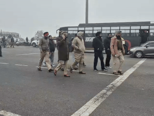 लुधियाना के लाडोवाल टोल प्लाजा पर भारी संख्या में पुलिस बल तैनात