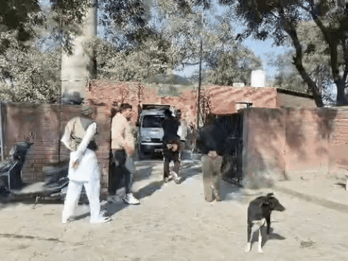 शव को कब्जे में लेकर पोस्टमॉर्टम के बाद परिजनों को सौंप दिया।