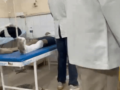 अस्पताल में दाखिल एनकाउंटर में घायल शूटर।