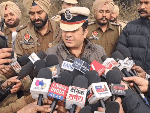 जानकारी देते हुए पुलिस कमिश्नर स्वप्न शर्मा।