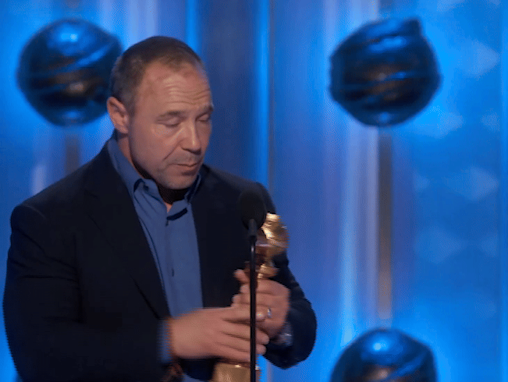 गोल्डन ग्लोब अवॉर्ड रिसीव करते हुए स्टीफन ग्राहम।