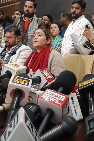 अपर्णा यादव ने प्रेस कॉन्फ्रेंस करके KGMU पर जमकर सवाल उठाए थे।