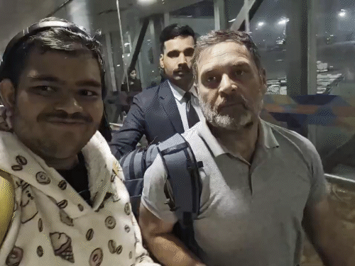 ट्रैवल ब्लॉगर दक्ष ने सोशल मीडिया X में राहुल गांधी के साथ फोटो-वी़डियो पोस्ट किए। - Dainik Bhaskar