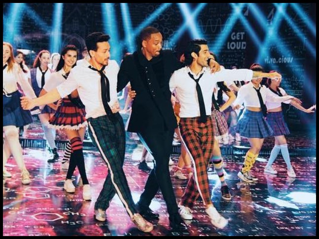 વિલ સ્મિથે ટાઈગર શ્રોફ અને આદિત્ય સીલ સાથે ડાન્સ કર્યો હતો.