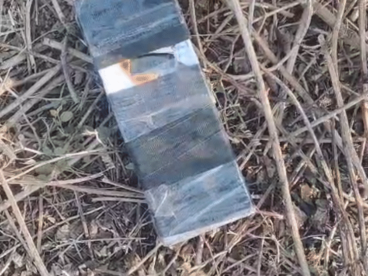 जयसमंद बांध में रखी बमनुमा संदिग्ध वस्तु।