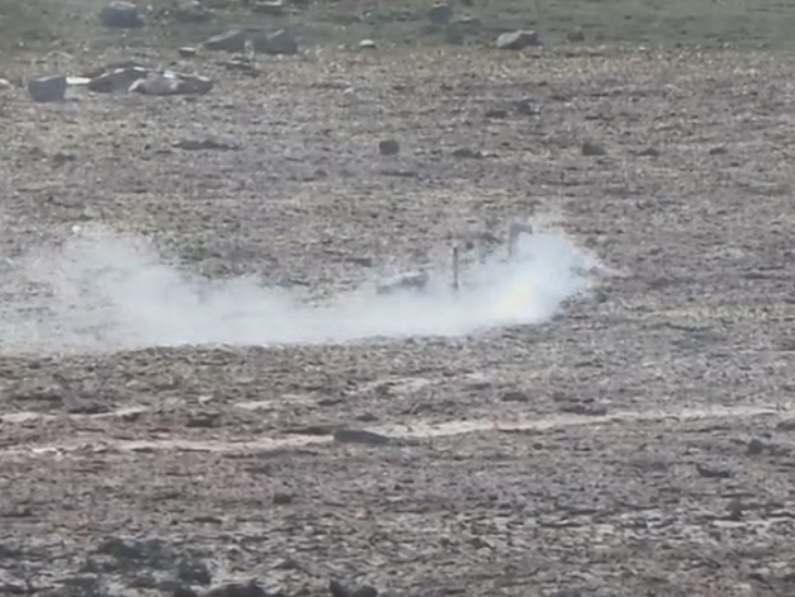 बम निरोधक स्क्वॉड ने छोटा सा धमाका कर इस वस्तु को न्यूट्रलाइज (बेअसर) कर दिया।