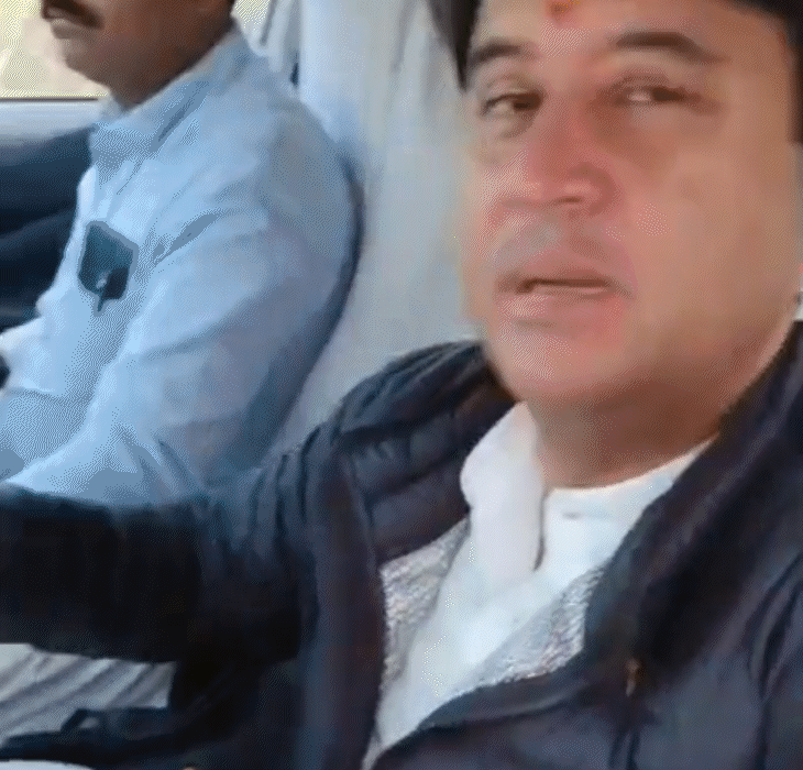 अतिथि शिक्षक गिड़गिड़ाते रहे, सिंधिया कार बढ़ाकर आगे बढ़ गए।