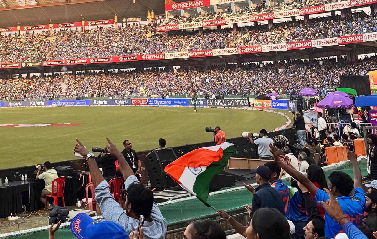 पिछले मैच में कुछ स्टैण्ड अवैद्य एंट्री के चलते ओवर क्राउडेड हो गए थे।