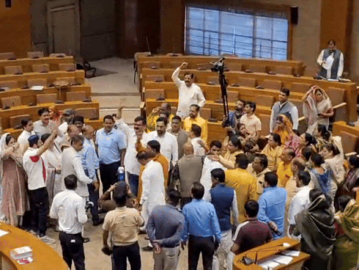 नगर निगम की पिछली बैठकों में भी हंगामे हो चुके हैं।