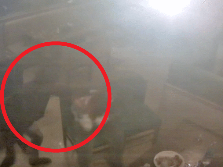 रायपुर में बियर-बार में बॉयफ्रेंड ने गर्लफ्रेंड को पीटा। बाल खींचकर जमीन पर पटका। - Dainik Bhaskar