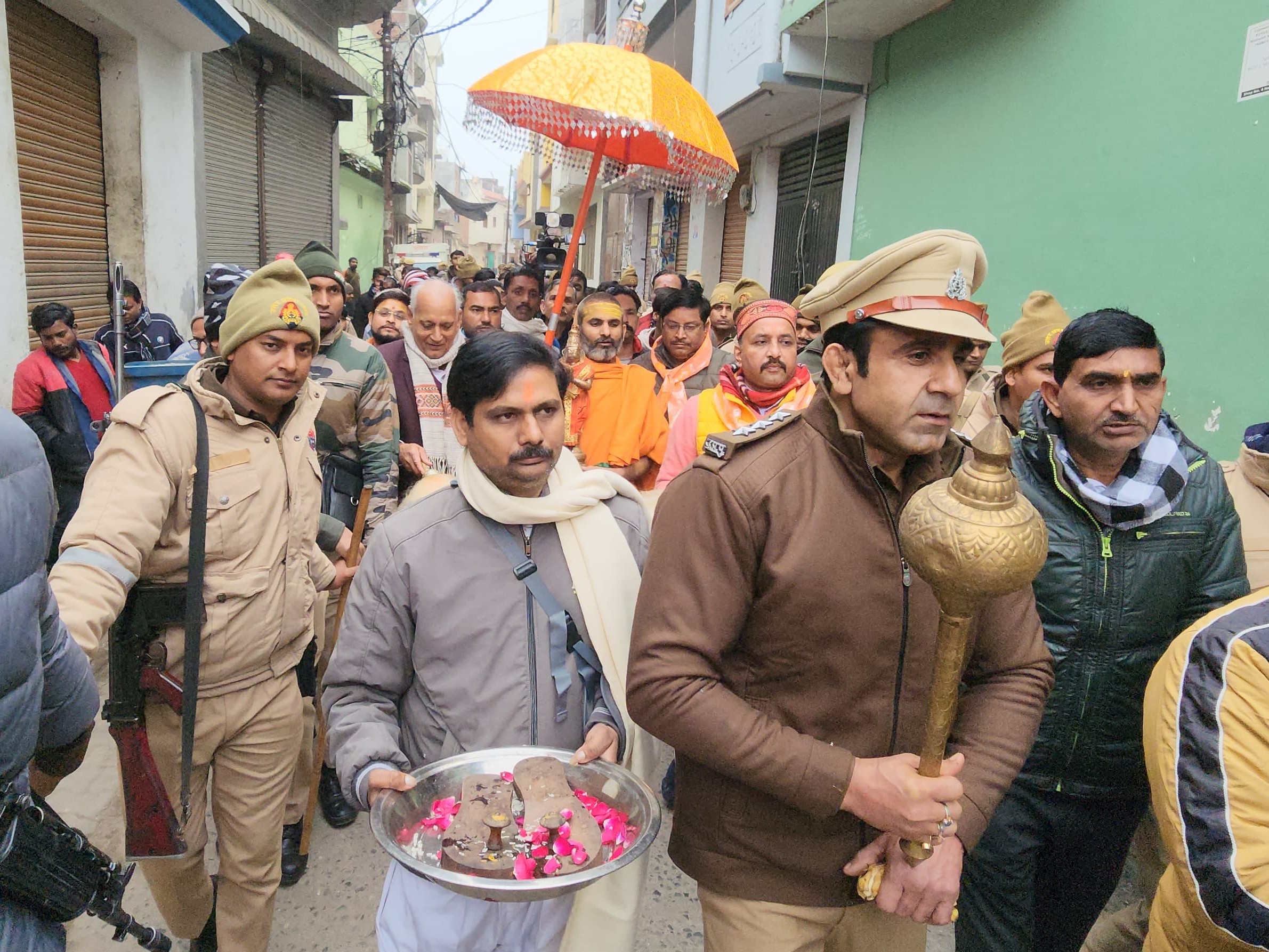 संभल में आयोजित धार्मिक यात्रा में अनुज चौधरी शामिल हुए थे। उस समय वह सीओ थे।