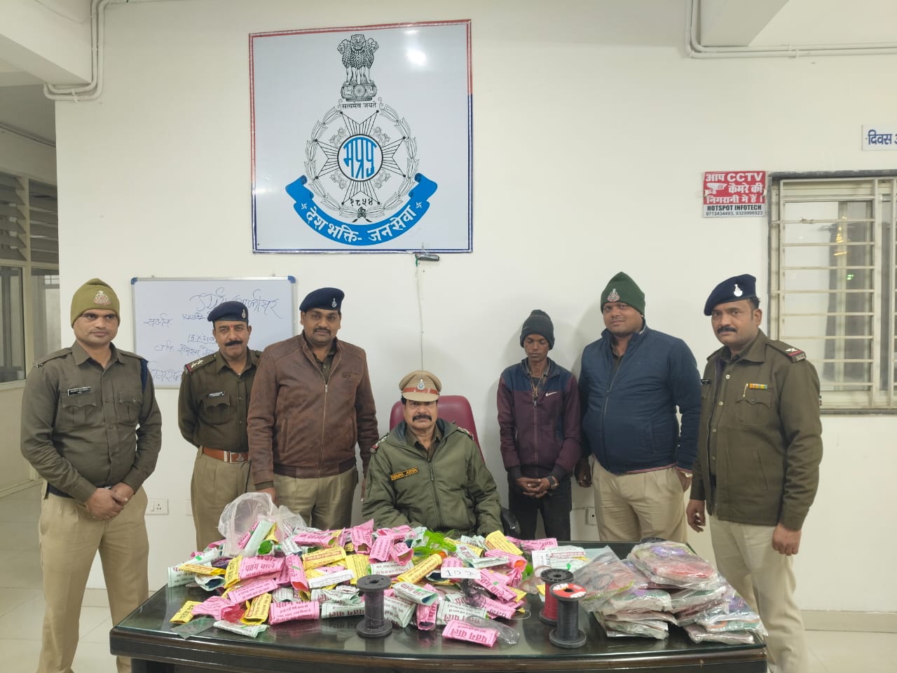 पुलिस ने चार दुकान संचालकों से बड़ी मात्रा में चाइनीज मांझा जब्त किया है।