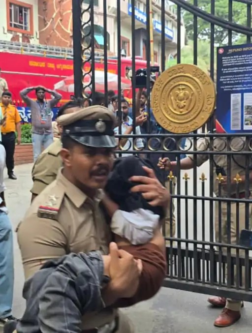 4 जून को चिन्नास्वामी स्टेडियम के बाहर RCB के IPL विक्ट्री सेलिब्रेशन में 11 लोगों की मौत हो गई थी।