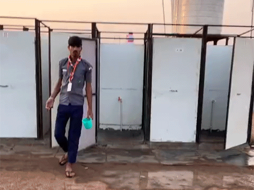 30 VIP टॉयलेट लगाए गए, जिन पर ₹9.60 लाख खर्च हुए, जबकि 10 VVIP टॉयलेट पर ₹4 लाख और जोड़े गए।