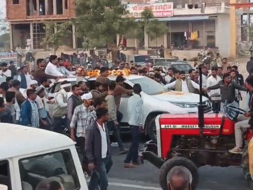 हनुमान बेनीवाल ने पादू कलां से अजमेर की ओर रूट डायवर्ट कर लिया।