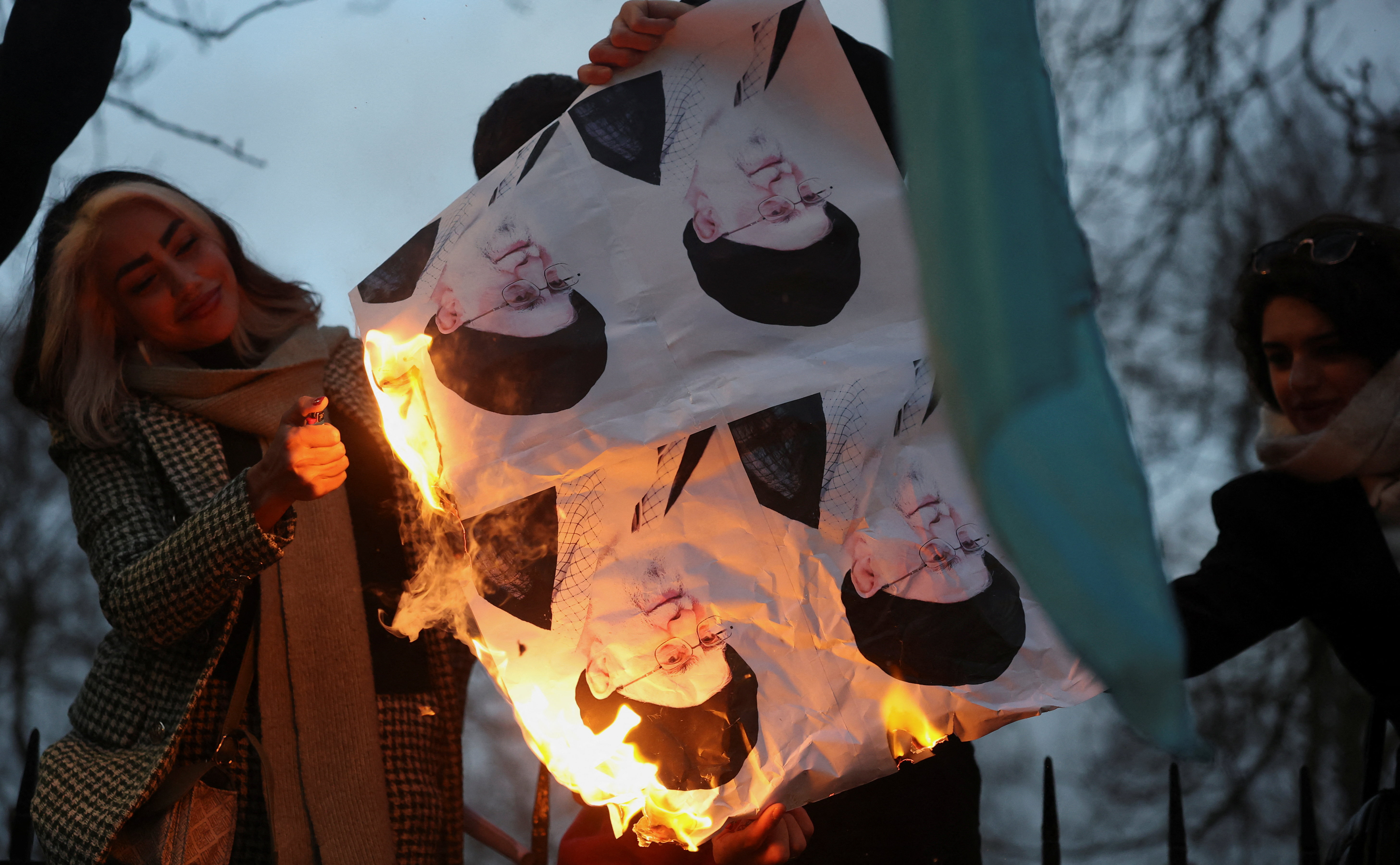 ઈરાનમાં મોંઘવારી વિરુદ્ધ 28 ડિસેમ્બરના રોજ પ્રદર્શન શરૂ થયા હતા.