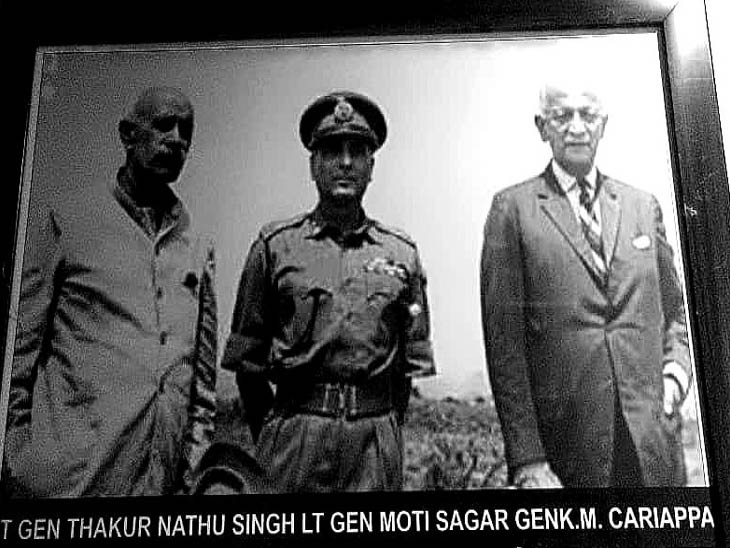 पहले कमांडर इन चीफ जनरल केएम करिअप्पा, जनरल थिम्मैया, मानेकशॉ, सगत सिंह के अलावा राजस्थान के लेफ्टिनेंट जनरल नाथू सिंह भी उन आर्मी लीडर्स में थे। उन्होंने आजादी के वक्त सेना के मॉडर्न और भारतीय स्वरूप को बनाने में योगदान दिया था। (फोटो में कमांडर इन चीफ जनरल केएम करिअप्पा।)