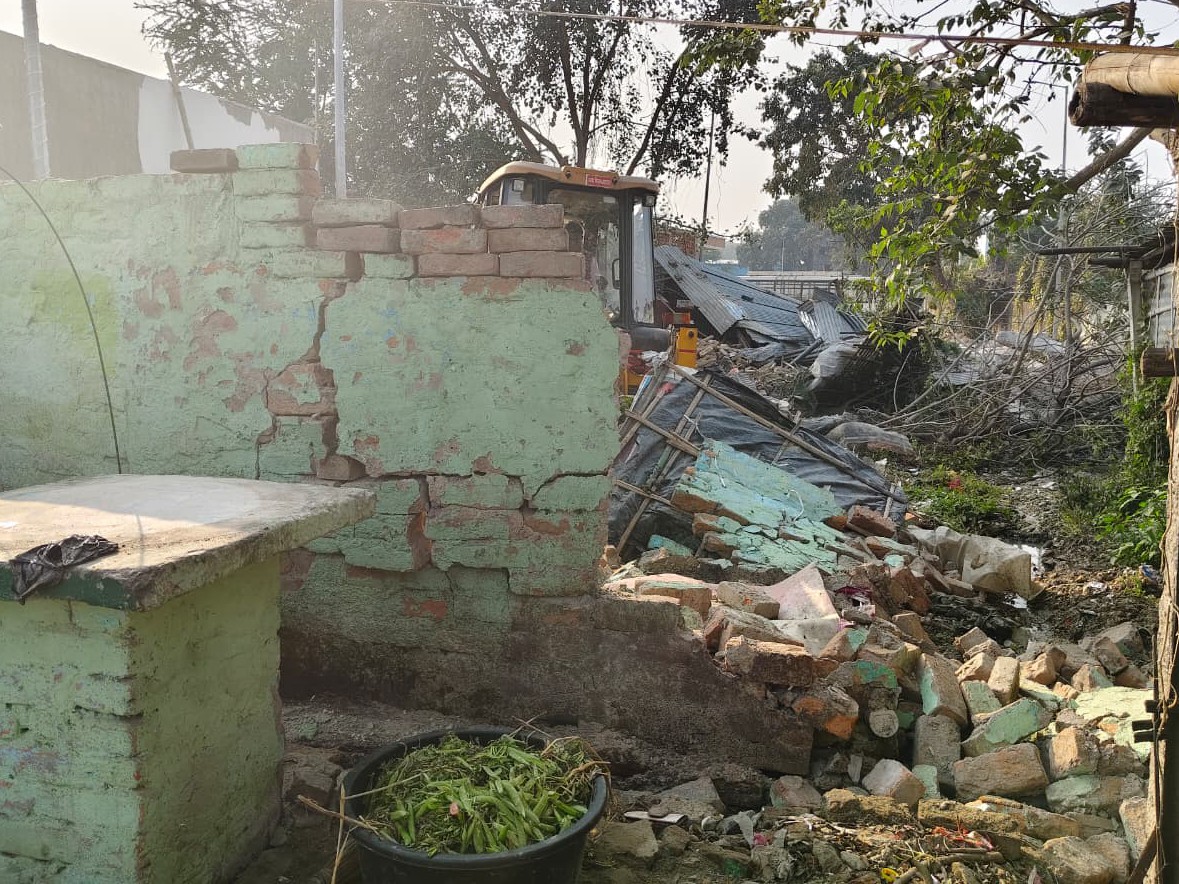 सहरसा बस स्टैंड में चला नगर निगम का बुलडोजर:  लंबे समय से चले आ रहे अतिक्रमण पर सख्त कार्रवाई, मुख्य रास्ता हुआ मुक्त – Saharsa News