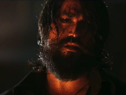 યશની ફિલ્મ KGF એ 250 કરોડ રૂપિયા અને KGF 2 એ દુનિયાભરમાં 1,215-1,250 કરોડ રૂપિયાનો બિઝનેસ કર્યો હતો.