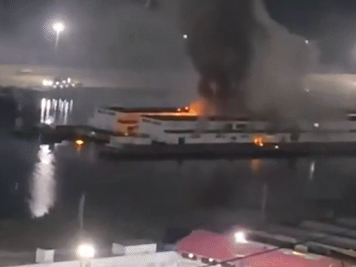 અમેરિકી સૈનિકોએ કારાકાસના લા ગુએરા પોર્ટને નિશાન બનાવ્યું.