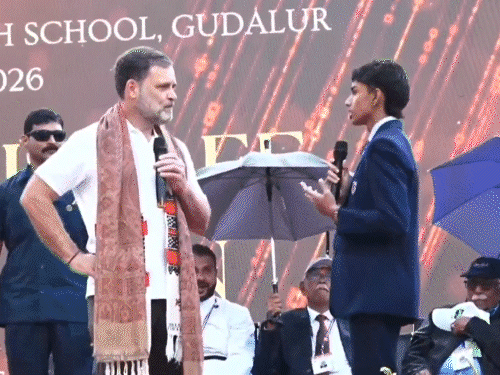 राहुल गांधी ने मंगलवार को तमिलनाडु के नीलगिरी में एक स्कूल कार्यक्रम में स्टूडेंट्स के सवालों का जवाब दिया। - Dainik Bhaskar