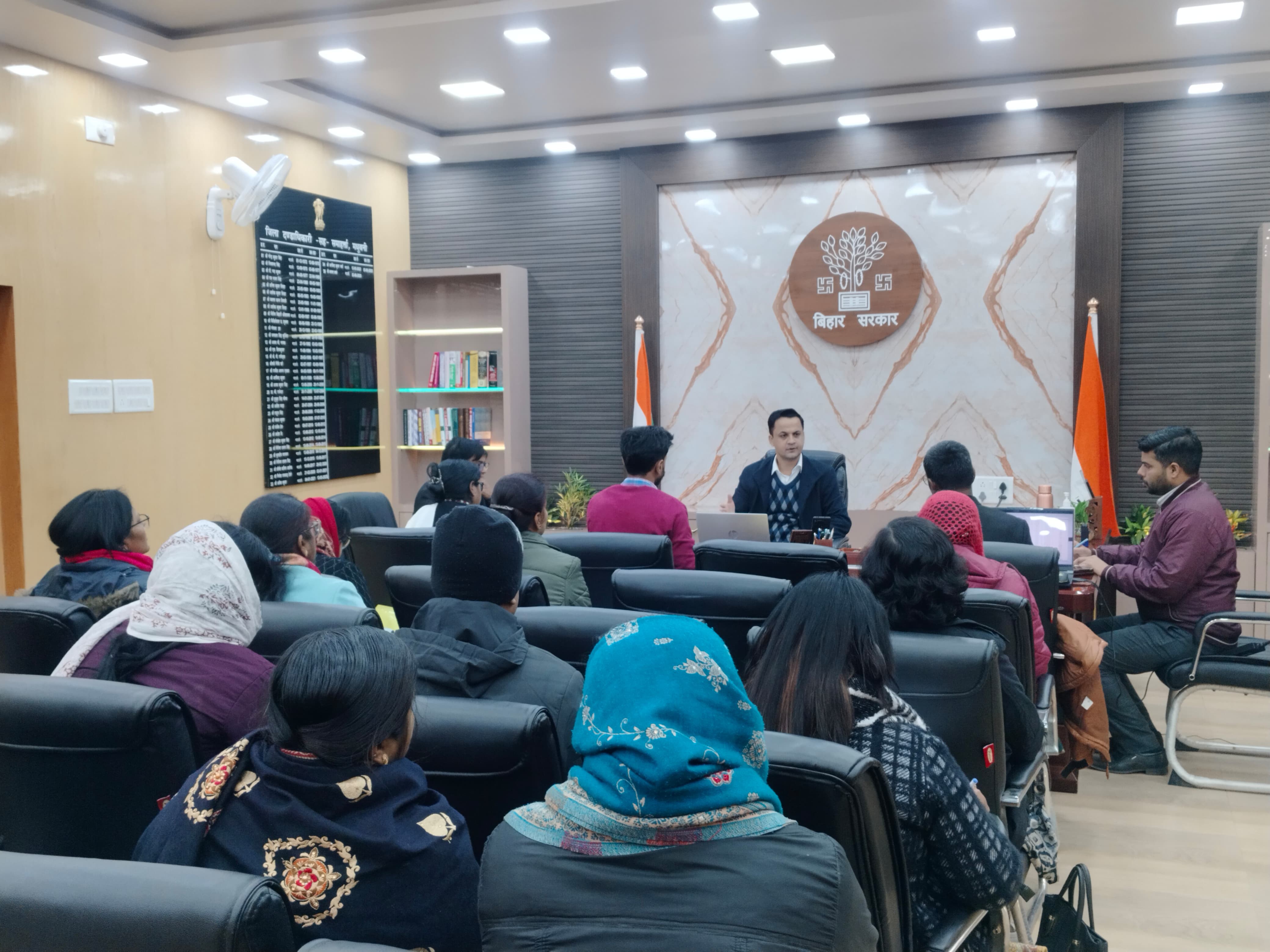 मधुबनी में ICDS योजनाओं की समीक्षा बैठक:  महिला पर्यवेक्षिकाओं का 5 दिन का मानदेय काटने का निर्देश – Madhubani News