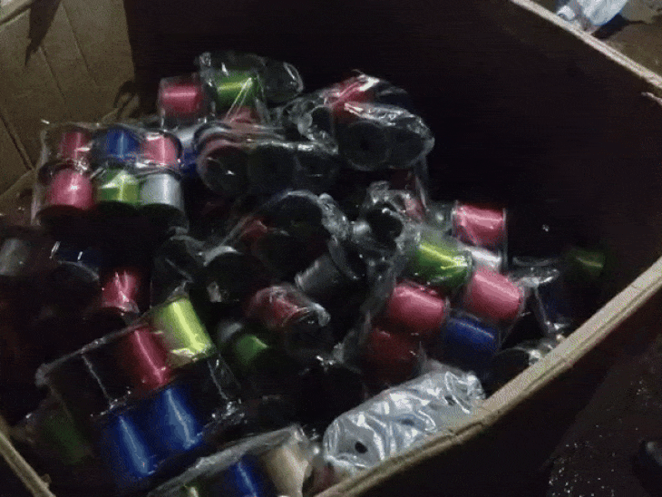 Major action taken against Chinese manjha in Rewa | रीवा में चाइनीज मांझे  पर पुलिस सख्त: मकर संक्रांति से पहले कई बंडल जब्त; सप्लाई चेन तोड़ने  दुकानों-गोदामों में ...