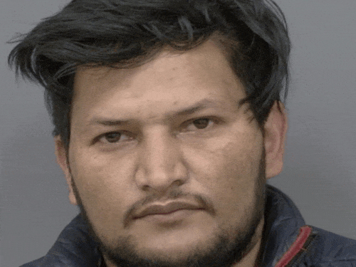 कनाडा पुलिस द्वारा अरेस्ट तीन पंजाबी की फोटो।