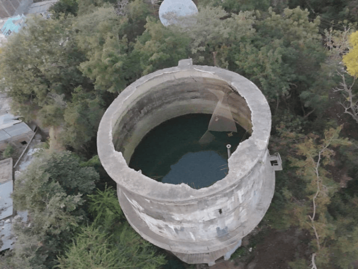 मंदसौर में पेयजल टंकी से निकला कीचड़नुमा पानी:  12 साल से नहीं हुई थी सफाई; छत टूटी तो ढका तक नहीं – Mandsaur News