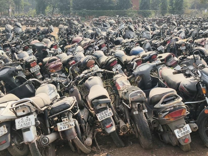दुर्ग में लावारिश वाहनों की नीलामी:  77 लाख राजस्व मिला, थानों में वाहनों के रखरखाव-सुरक्षा में दिक्कतें आ रही थी – durg-bhilai News