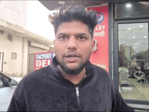 होशियारपुर में गोल-गप्पे खा रहे युवक पर फायरिंग:  सिर में गोली मारने की कोशिश, कार की खिड़की के आरपार हुई, हमलावरों में 2 महिलाएं – Hoshiarpur News