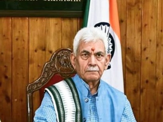 जम्मू कश्मीर के उपराज्यपाल मनोज सिन्हा ने मंगलवार को 5 सरकारी कर्मचारियों को नौकरी से निकाल दिया। - Dainik Bhaskar