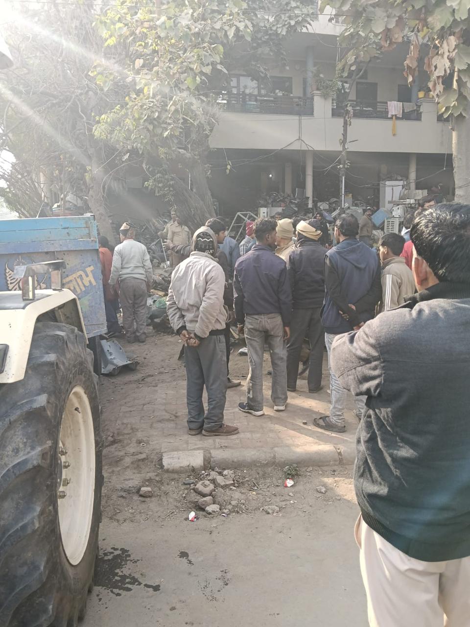 अतिक्रमण पर चला पंचकूला विकास प्राधिकरण का पीला पंजा:  सेक्टर की डिवाइडिंग रोड पर बैठे लोगों को हटाया, बड़ी संख्या में पुलिस बिल रहा तैनात – Panchkula News