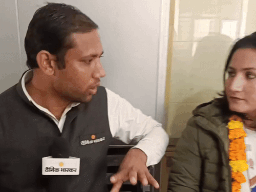 दैनिक भास्कर से बातचीत करते हुए बॉक्सर पूजा बोहरा।