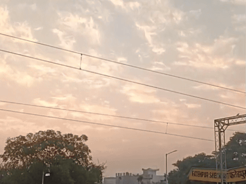 सीकर के फतेहपुर में दो दिन तक पारा माइनस में रहा। मंगलवार सुबह लोगों को ठंड से राहत मिली। यहां सुबह से बादल छाए हुए हैं।