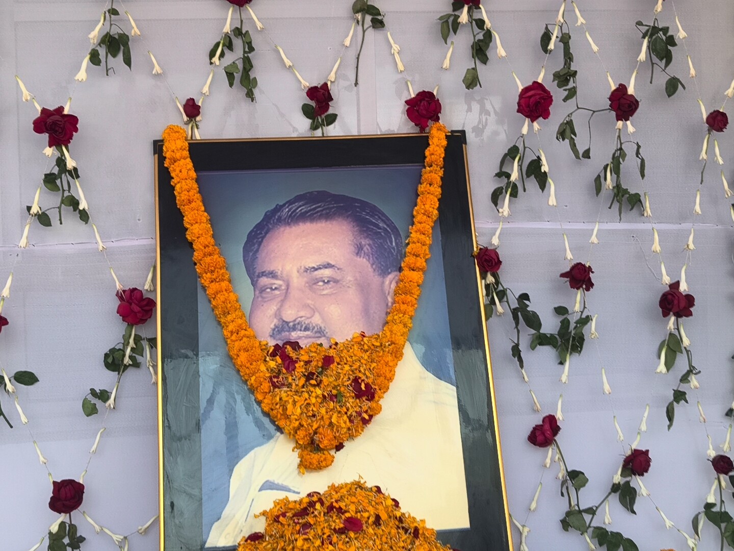शिवहर में रघुनाथ झा की मनाई गई पुण्यतिथि:  गांधी भवन में सम्मान समारोह, जिला निर्माता के योगदान को किया याद, राजनीतिक भूमिका पर चर्चा – Sheohar News