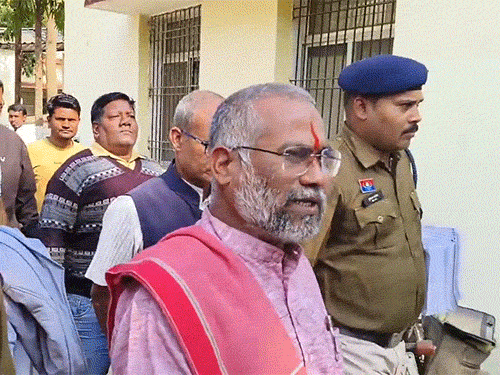 अपनी गिरफ्तारी पर अमित बघेल ने कहा कि ये भाजपा और कांग्रेस की साजिश है।