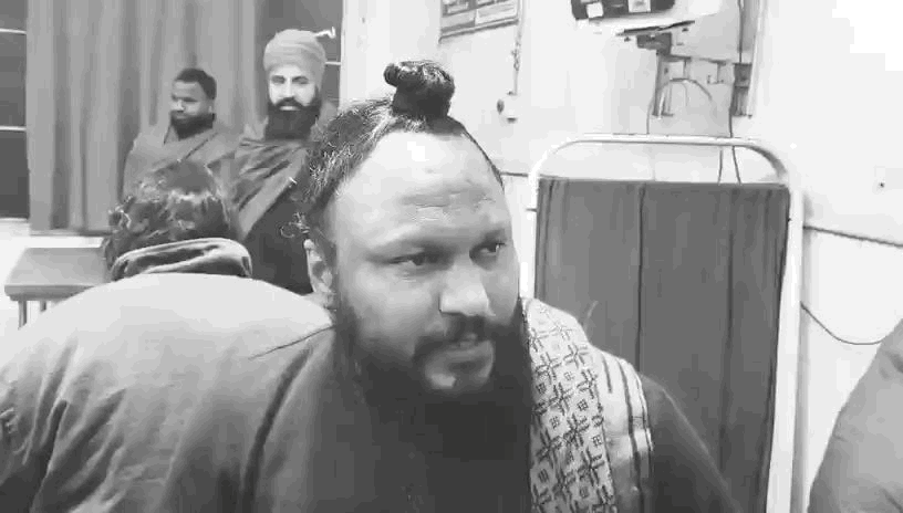 लुधियाना सिविल अस्पताल इमरजेंसी वार्ड में गुंडागर्दी VIDEO:  पुलिस की मौजूदगी में युवक को बालों से घसीटकर पीटा,पतंग काटने से शुरू हुआ विवाद – Ludhiana News