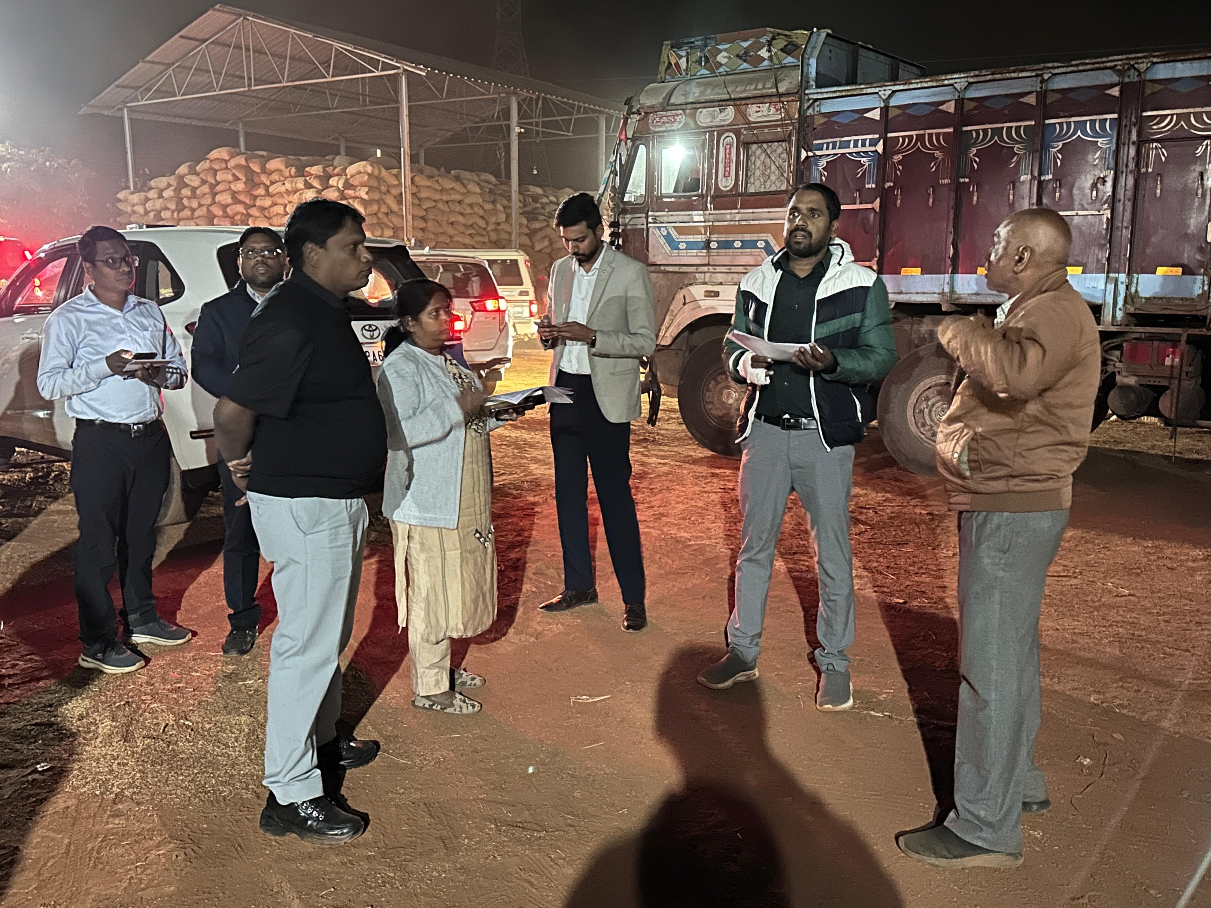 धमतरी में धान खरीदी में लापरवाही:  कंप्यूटर ऑपरेटर और प्रबंधक बर्खास्त, अवैध और मिलावटी धान मिला – Dhamtari News