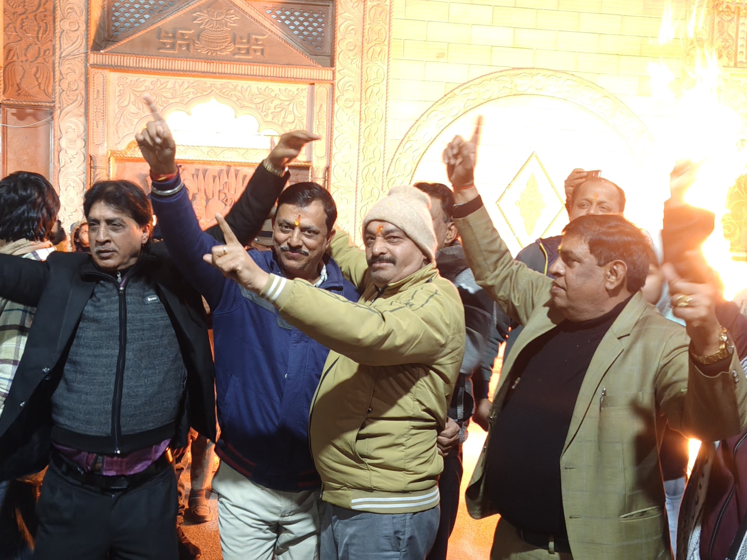 देर रात लोहड़ी पर्व धूमधाम से मनाया गया। - Dainik Bhaskar