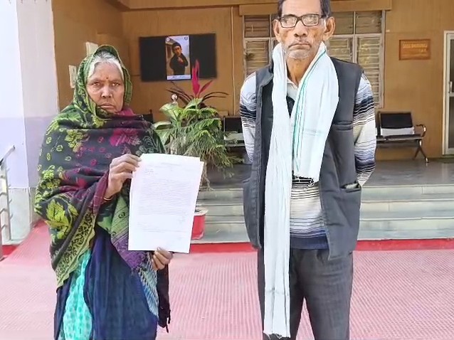 महिला ने न्याय की गुहार लगाई है। - Dainik Bhaskar