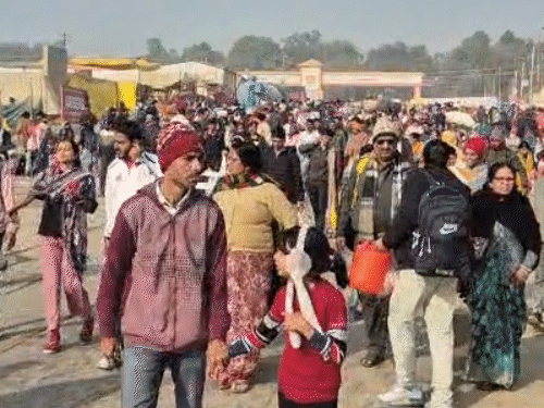 मकर संक्रांति के अवसर पर भारी संख्या में श्रद्धालु संगम स्नान के लिए पहुंच रहे हैं।