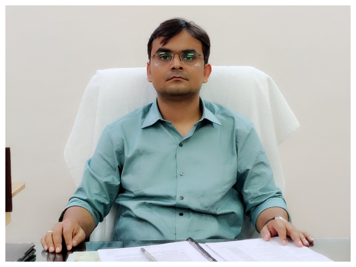 वाराणसी DM ने लगाया अलकनंदा क्रूज पर 5 हजार जुर्माना:  गंगा में मल गिराने का वीडियो आया था सामने, प्रदूषण नियंत्रण बोर्ड ने जारी की नोटिस – Varanasi News