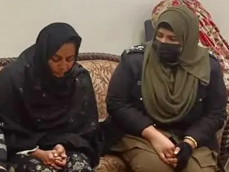 पाकिस्तान पुलिस की कस्टडी में सरबजीत कौर।- फाइल फोटो