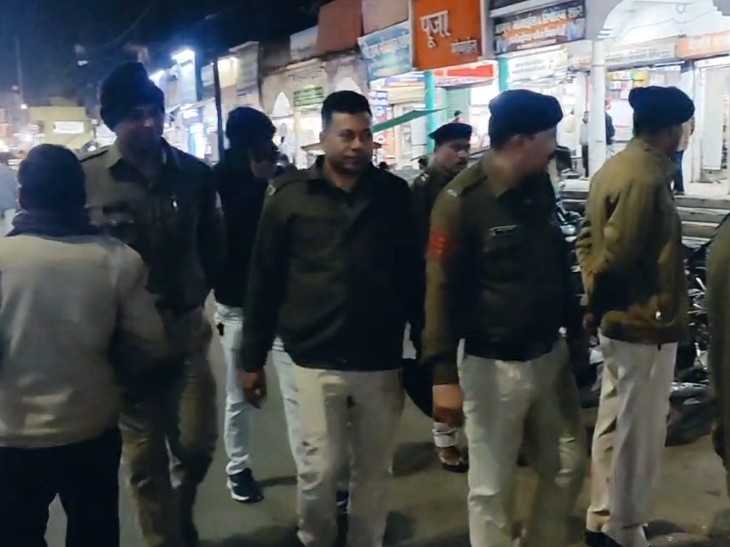 कोतवाली पुलिस ने बाजार क्षेत्र में यातायात व्यवस्था संभाली।