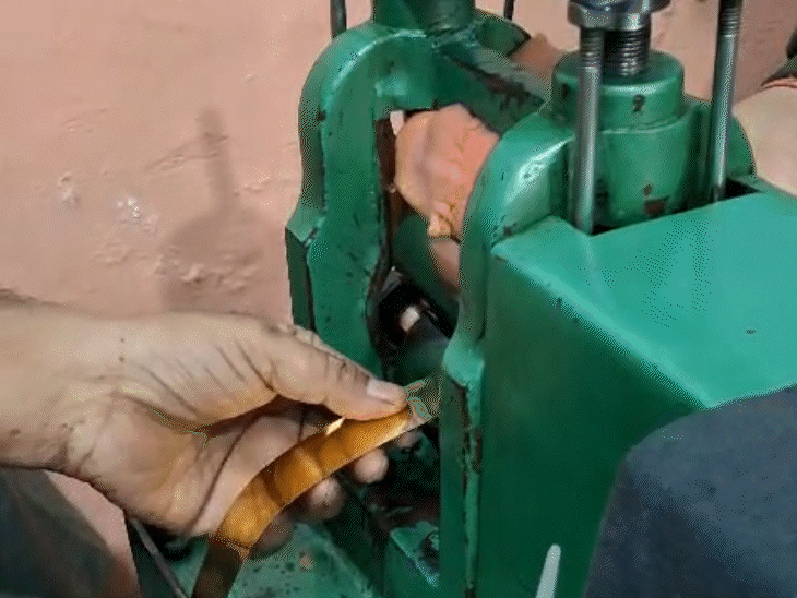 आयुर्वेदिक दवाइयों में गोल्ड-सिल्वर के नैनोपार्टिकल्स का इस्तेमाल किया जाता है।