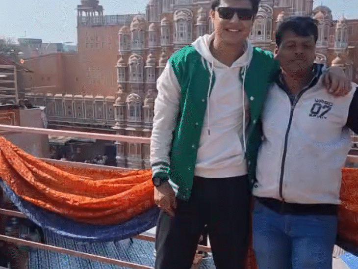 जयपुर में तारक मेहता का उल्टा चश्मा के टप्पू यानी राज भी मौजूद थे। प्रशंसकों ने उनके साथ खूब सेल्फी लीं।