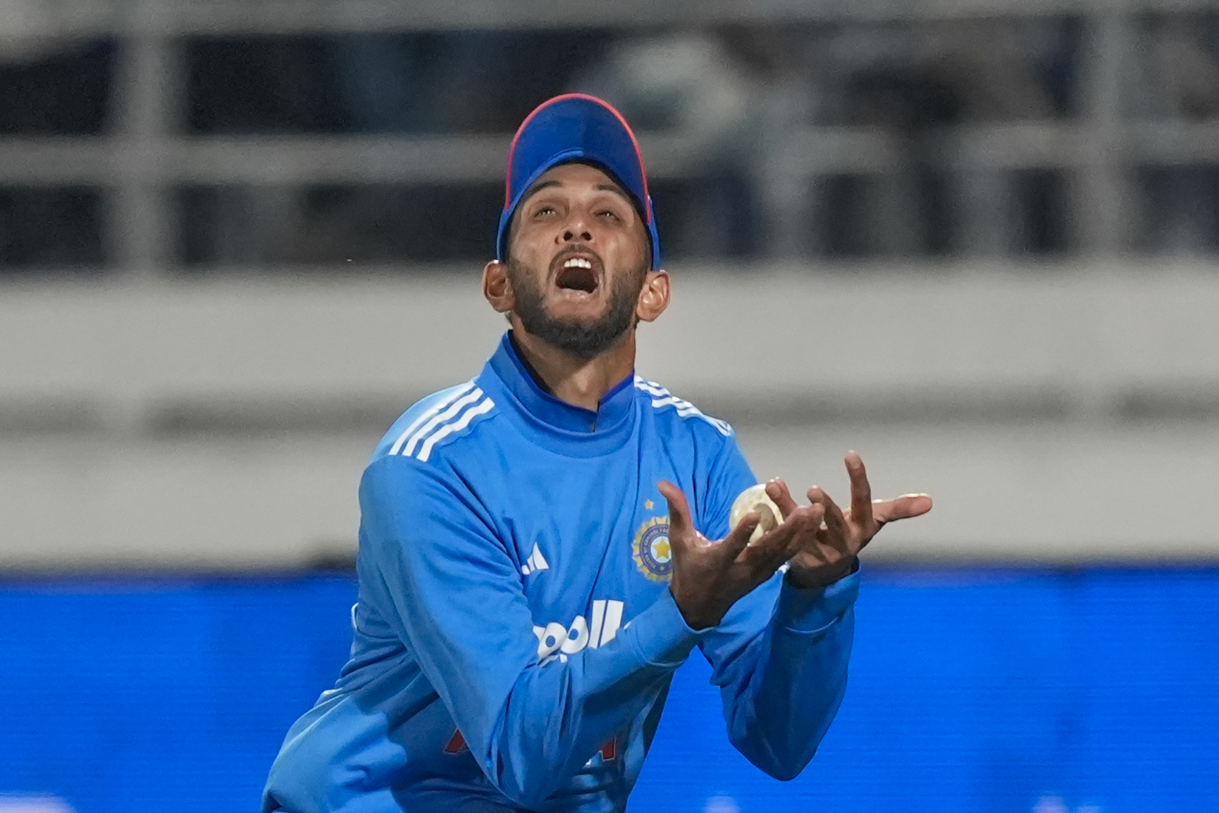 प्रसिद्ध कृष्णा ने डेरिल मिचेल का कैच छोड़ा।