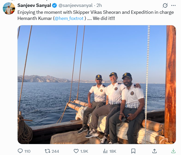 संजीव सान्याल ने X पर मस्कट तट के पास जहाज पर बैठे सदस्यीय दलों की तस्वीर शेयर की।