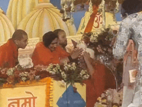 जन्मोत्सव में शामिल होने साध्वी ऋतम्भरा जयपुर पहुंचीं।